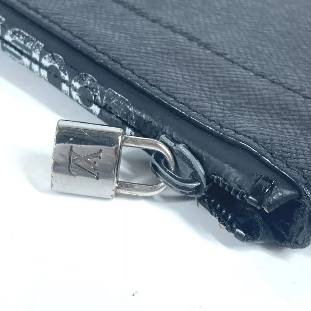 LOUIS VUITTON M30086 Taiga Pochette Apollo Pouch Bag Clutch bag